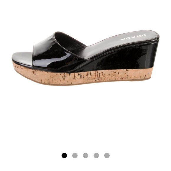 Patent leather printed slides - Picture 2 of 3